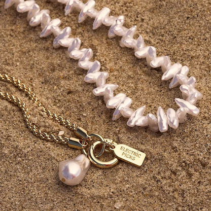 Coral Pearl Clam Charm — Phone Wristlet - US 66543